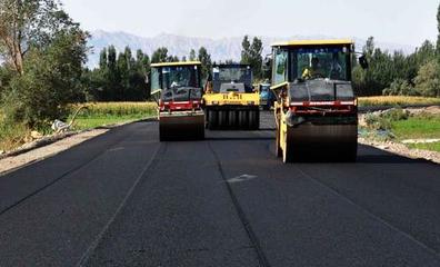 公路路面工程攤鋪技術以及如何控制攤鋪質量