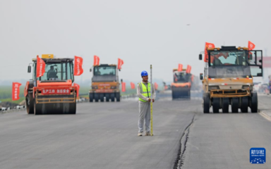 京哈高速遼寧段改擴(kuò)建工程施工忙